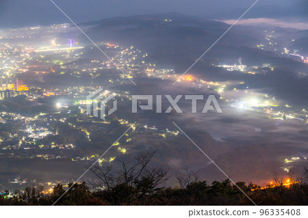 "Saitama Prefecture" Chichibu's night view, foggy cityscape "Saitama Prefecture" Chichibu's night view, foggy cityscape 96335408