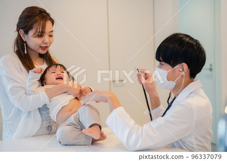 寶寶在醫院哭 寶寶在醫院哭 96337079