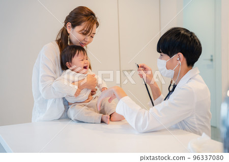 寶寶在醫院哭 寶寶在醫院哭 96337080