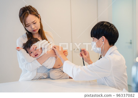寶寶在醫院哭 寶寶在醫院哭 96337082