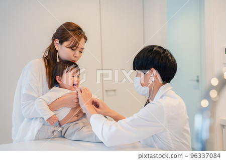 寶寶在醫院哭 寶寶在醫院哭 96337084