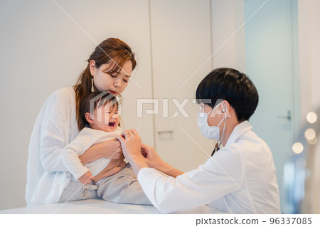 寶寶在醫院哭 寶寶在醫院哭 96337085