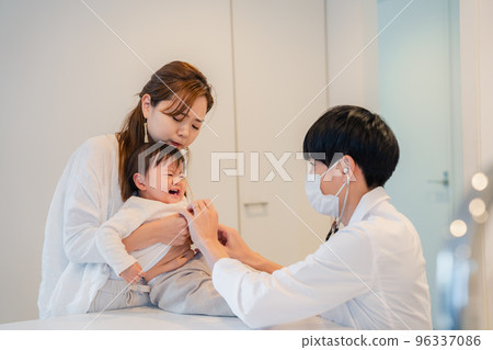 crying baby in hospital crying baby in hospital 96337086