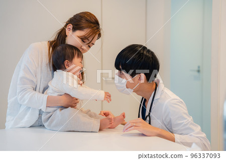 寶寶在醫院哭 寶寶在醫院哭 96337093