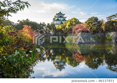 《Aichi Prefecture》Nagoya Castle Tower Reflection Dyed in Autumn Leaves 《Aichi Prefecture》Nagoya Castle Tower Reflection Dyed in Autumn Leaves 96337953