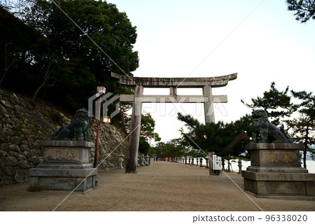 Itsukushima Shrine, Miyajima, Hatsukaichi City, Hiroshima Prefecture 96338020