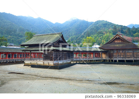 Itsukushima Shrine, Miyajima, Hatsukaichi City, Hiroshima Prefecture 96338069