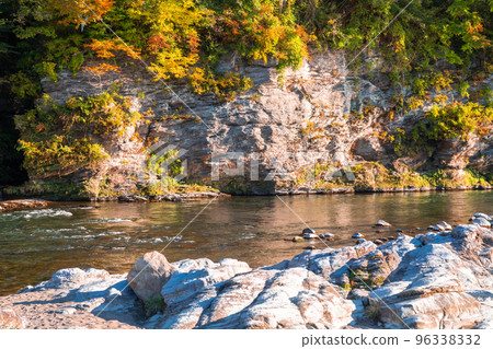 《Saitama Prefecture》Autumn Nagatoro・Autumn leaves rock pavement 96338332