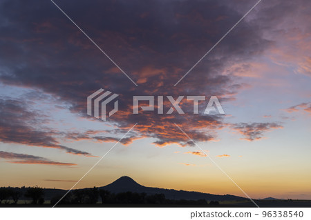 Beautiful sky with cloud before sunset Beautiful sky with cloud before sunset 96338540