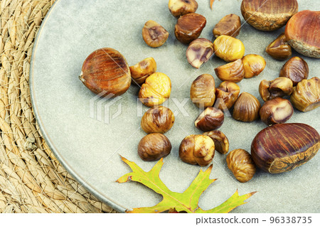 Roasted peeled chestnuts Roasted peeled chestnuts 96338735