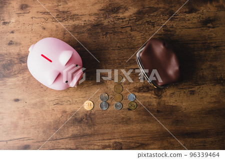 美元鈔票和計算器 美元鈔票和計算器 96339464