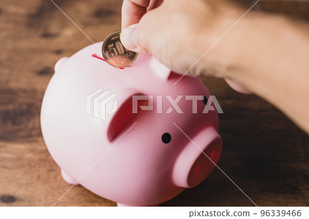美元鈔票和計算器 美元鈔票和計算器 96339466
