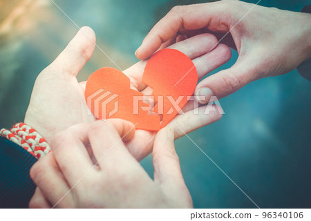Male and female hands repairing a broken heart. Divorce concept. Love concept 96340106