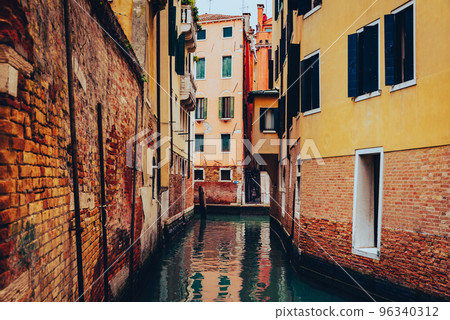 威尼斯小巷運河 96340312