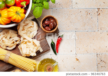 Various colorful garden tomatoes 96340763