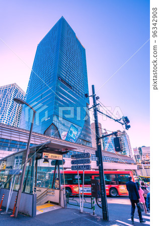 The cityscape of Tokyo, Japan, overlooking Shibuya Station entrance B4, JR Shibuya Station, bus rotary, etc... The cityscape of Tokyo, Japan, overlooking Shibuya Station entrance B4, JR Shibuya Station, bus rotary, etc... 96342908