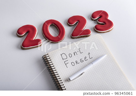 Numbers 2023 and notebook with inscription DONT FORGET. Wish list and goals for 2023. Numbers 2023 and notebook with inscription DONT FORGET. Wish list and goals for 2023. 96345061