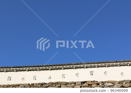 Castle wall and sky (Hyogo Himeji Castle) Castle wall and sky (Hyogo Himeji Castle) 96346999