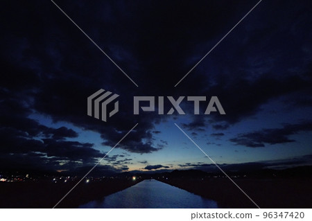 Mysterious autumn pre-dawn sky and reflected river surface, super wide angle, mainly sky, 221024am 96347420