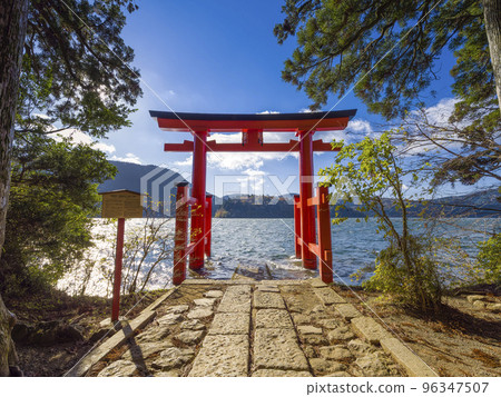 箱根神社和平鳥居/蘆之湖/箱根神社，日本 96347507