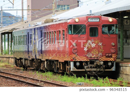 [JR西日本]山陰本線下關站喜波47系7000「○○物語」 96348515