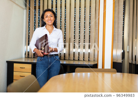 Portrait of smiling businesswoman in office 96349983
