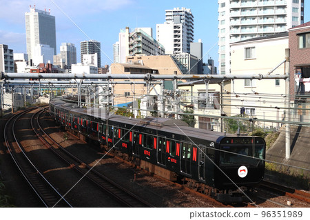 [JY] Black Yamanote Line E235 Series (Commemorating the 150th anniversary of the opening of the railway) 96351989