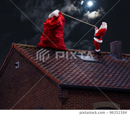 Santa claus ready to deliver presents for christmas Santa claus ready to deliver presents for christmas 96352384
