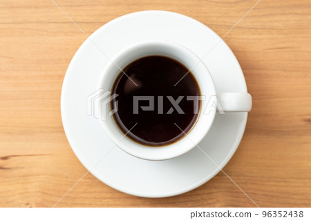 Coffee placed on the table 96352438