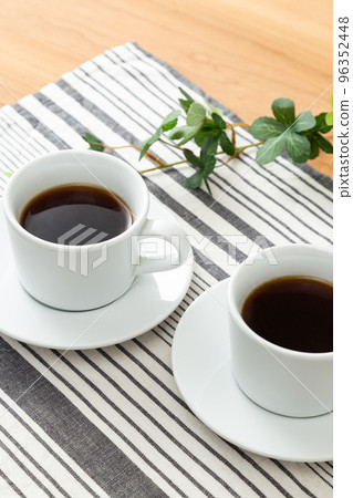Coffee placed on the table 96352448