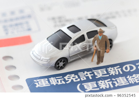 更新駕駛執照和老年人的通知 96352545
