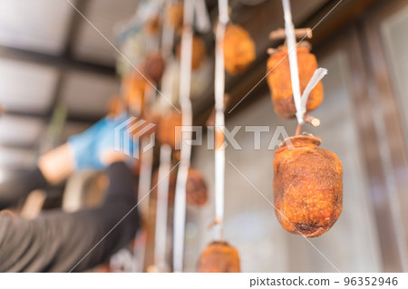 Astringent persimmons and hanging persimmons 96352946