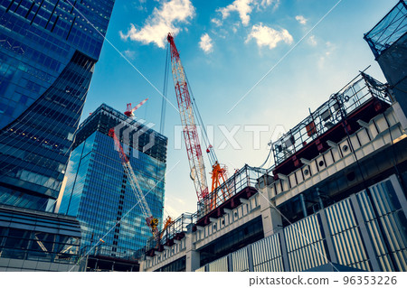 從 Miyamasuzakashita 十字路口附近看到的改造中的東京澀谷站 2022.10 b-3 添加了暖色 96353226