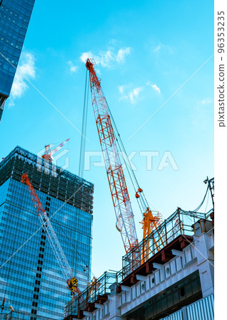 從 Miyamasuzakashita 十字路口附近看到的改造中的東京澀谷站 2022.10 d-4 淺色調 96353235