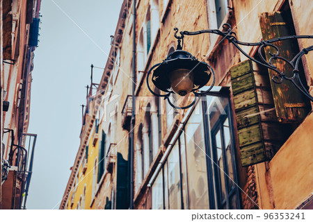 Alley street lights, Venice 96353241