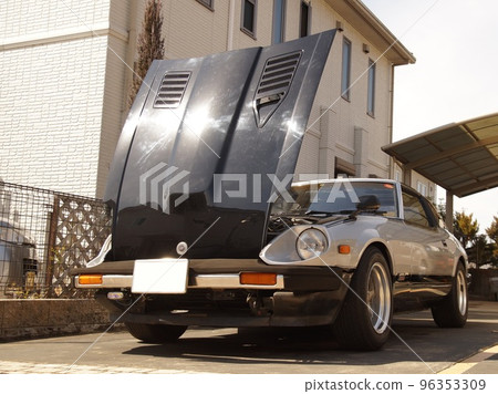 打開引擎蓋維修老爺車 96353309