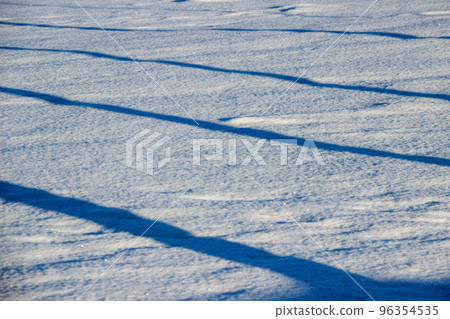 Shining snow in the snowy field 96354535