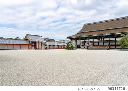 [Kyoto Prefecture] Feel the magnificent atmosphere of the Kyoto Imperial Palace at Shishinden 96355726