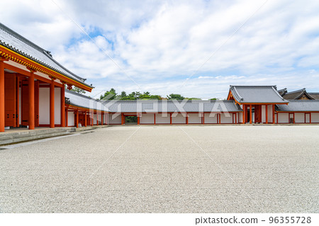 [京都府] 京都御所紫心殿前的南庭園 96355728