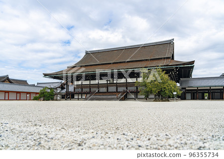 [Kyoto Prefecture] Feel the magnificent atmosphere of the Kyoto Imperial Palace at Shishinden 96355734
