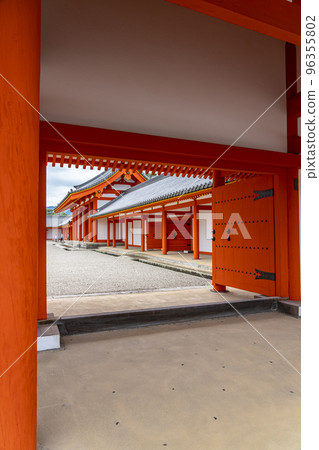[京都府]色彩鮮豔的京都御所的Jomeimon門 96355802