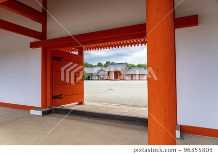 [京都府] 京都御所紫真殿周圍的朱紅色柱子 96355803