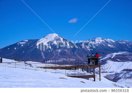 冬季長野縣從車山山頂的天空露台附近看到的東側景色（Tateshina，Mt. Kita Yokodake，Mt. 96356328