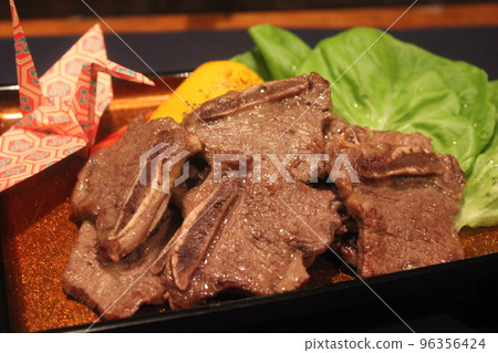 Bone-in short rib beef served with vegetables 96356424