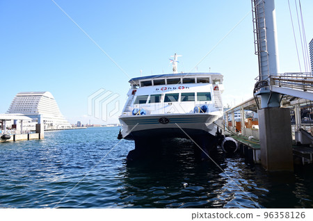 Sightseeing boat at Kobe Meriken Park Sightseeing boat at Kobe Meriken Park 96358126