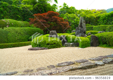 [Setouchi 33 Kannon Site] No. 13 Raikyuji Temple 晚春的花園景觀 4 岡山縣高橋市 96358819