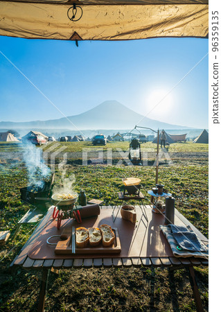 在“靜岡縣”露營地邊看富士山邊吃早餐 96359135