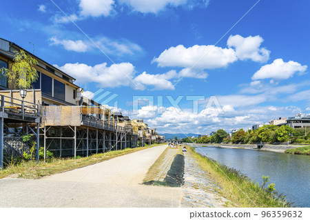 [Kyoto Prefecture] Kawadoko Lined Along the Pure Kamo River 96359632