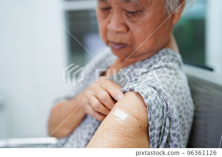 Asian elder senior woman patient wearing a protective mask for protect pollution environment and covid-19 coronavirus. Asian elder senior woman patient wearing a protective mask for protect pollution environment and covid-19 coronavirus. 96361126