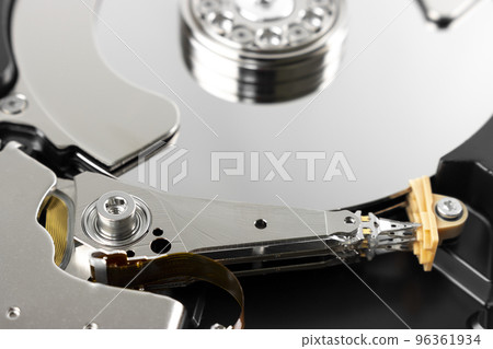 被拆卸的計算機硬盤驅動器 96361934